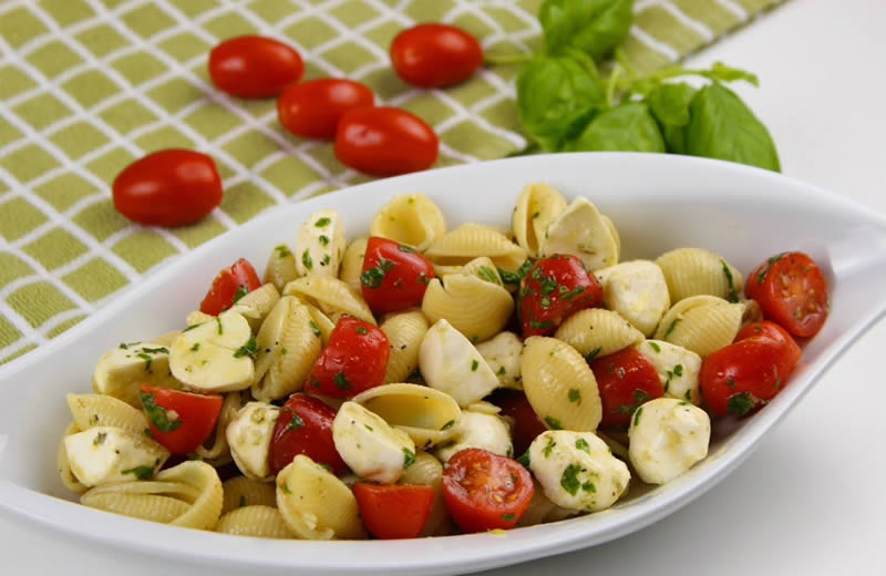 Salada de Macarrão Caprese