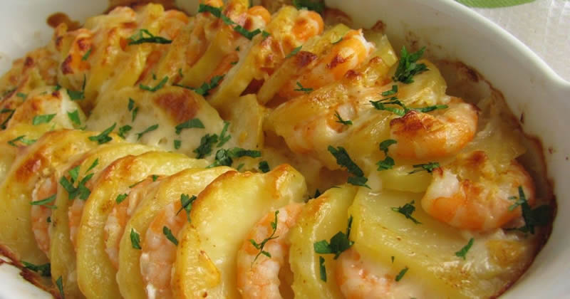 batata gratinada com camarão